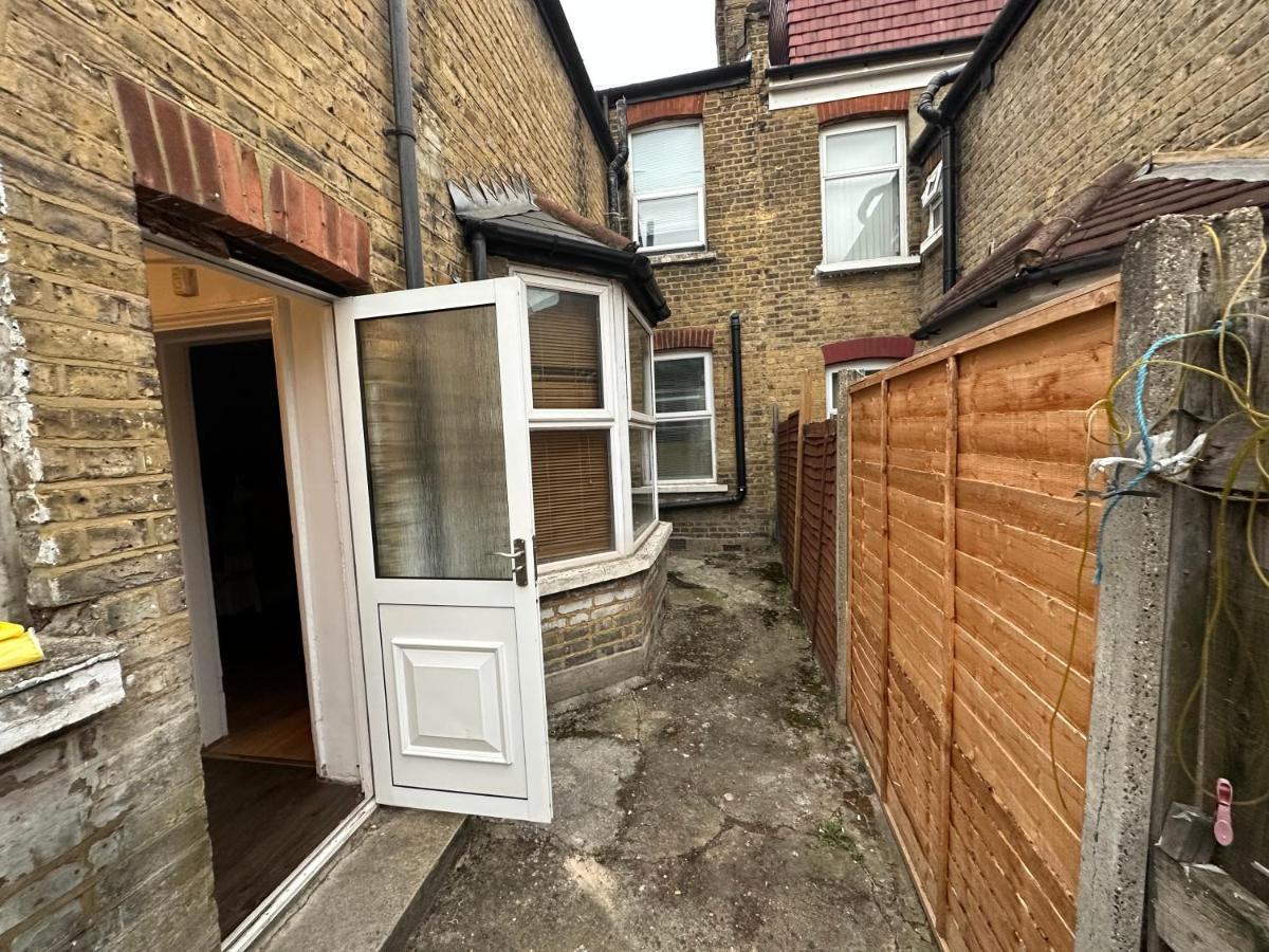 The Griffen Lodge Plumstead  Exterior photo